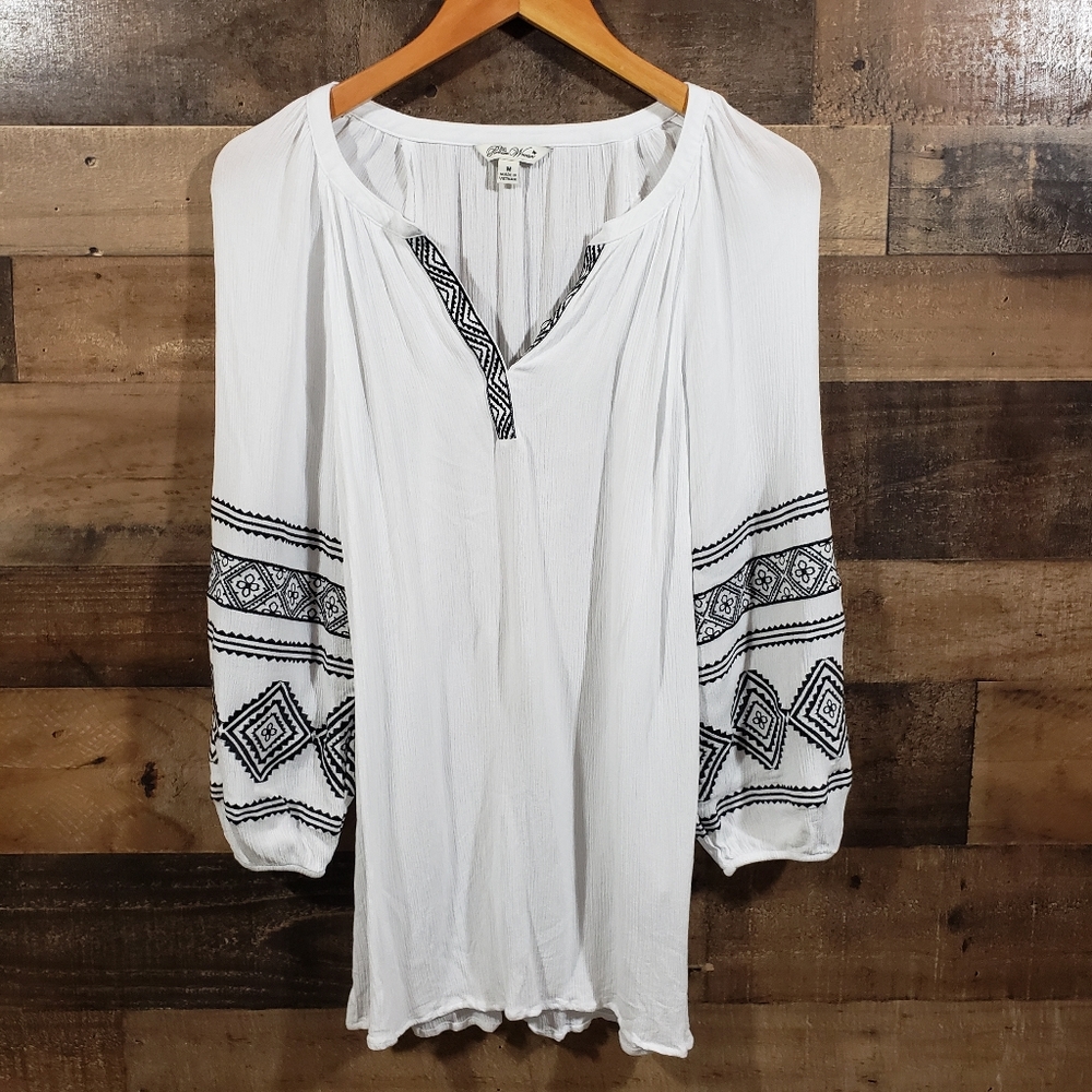 Pioneer Woman embroidered v-neck peasant blouse